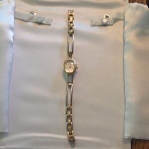 Relic Women's Gold Watch (Has New Battery)